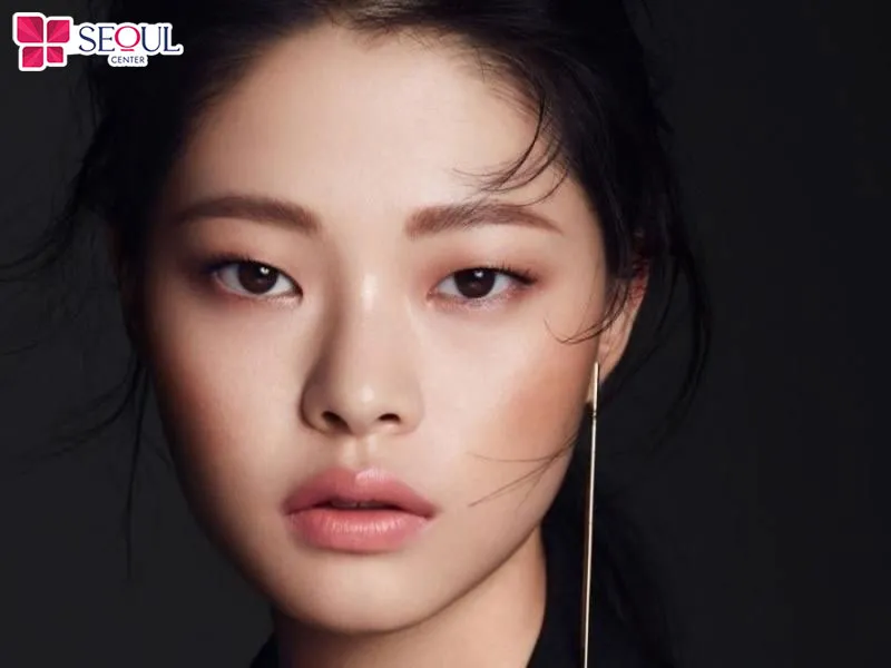 Chọn kiểu chân mày cho mắt một mí phù hợp sẽ giúp đôi mắt to hơn, thần thái hơn và cuốn hút hơn