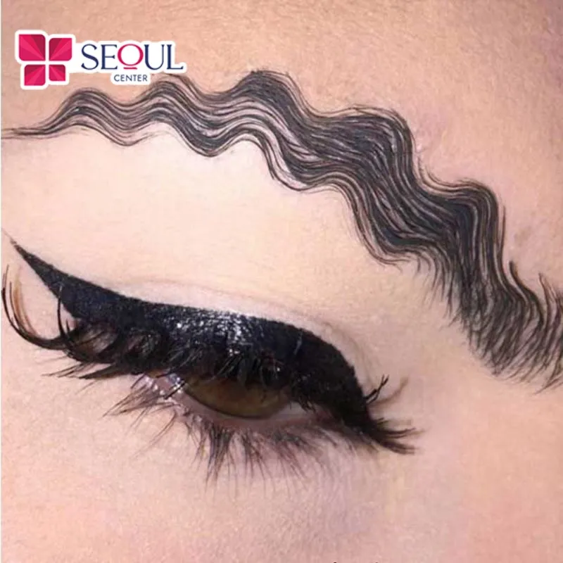 Lông mày dấu ngã là kiểu lông mày có đường cong uốn lượn mềm mại, tạo cảm giác mạnh mẽ nhưng vẫn hài hòa