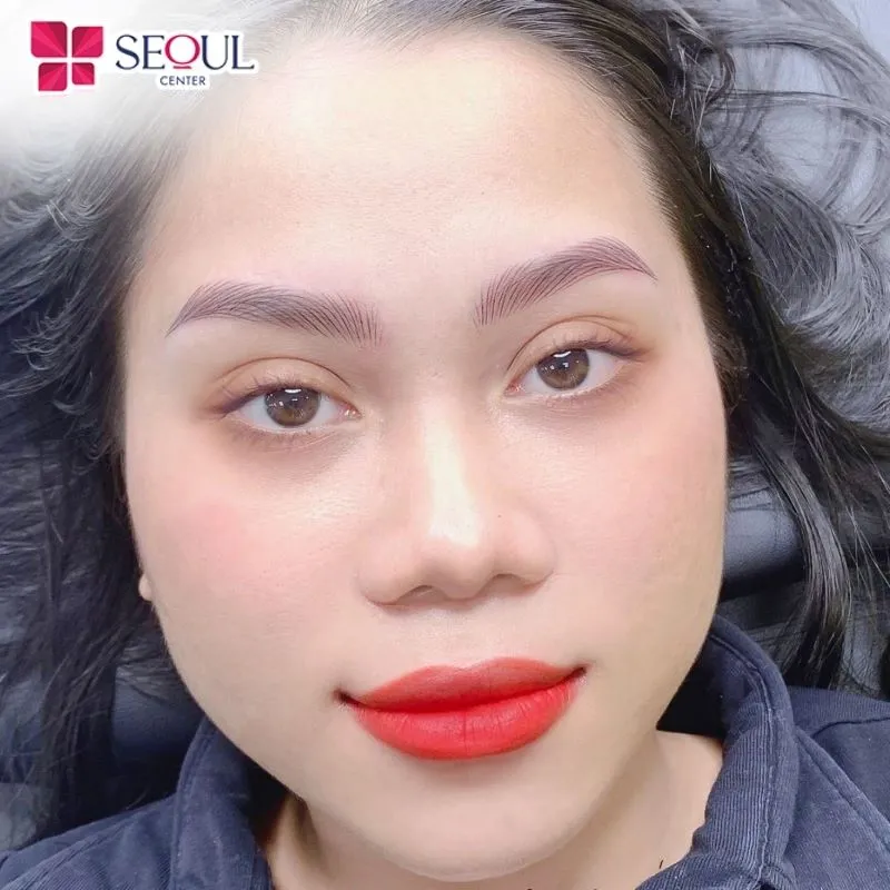 Thực hiện phun xăm kiểu mày này bằng công nghệ phun hiện đại để làm mềm điểm gấp khúc