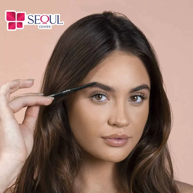 Lông mày mọc đều, đậm màu là người có vận trình ổn định, dễ gặp thuận lợi