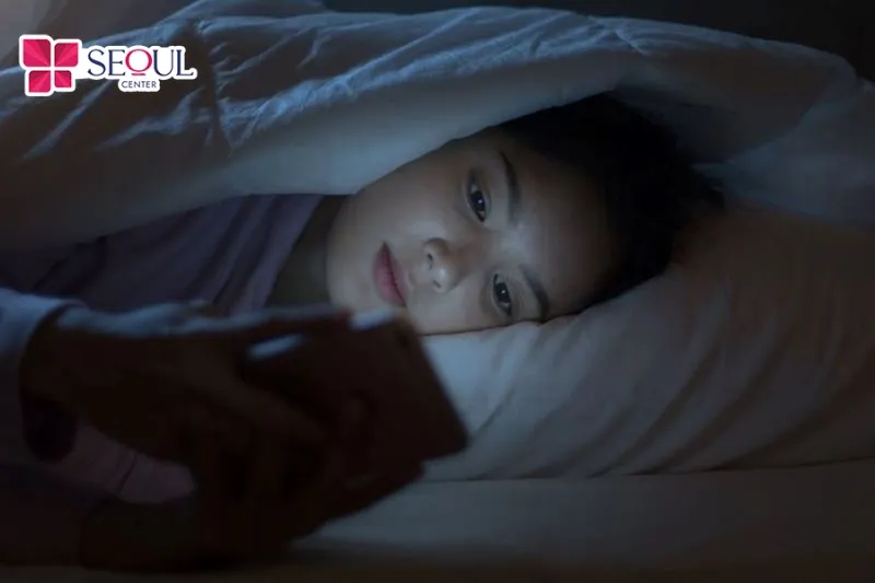 Bạn nên hạn chế thức khuya, gãi hoặc chà xát nhiều vào mắt tránh làm mí mắt lâu hồi phục