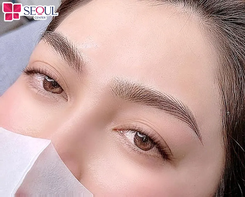 Điêu khắc chân mày hairstroke giúp tạo dáng mày đẹp tự nhiên như thật, mang lại diện mạo trẻ trung cho nàng