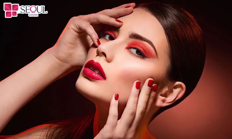 Phun môi màu đỏ cherry phù hợp nhất với những ai có độ tuổi từ 20 - 35