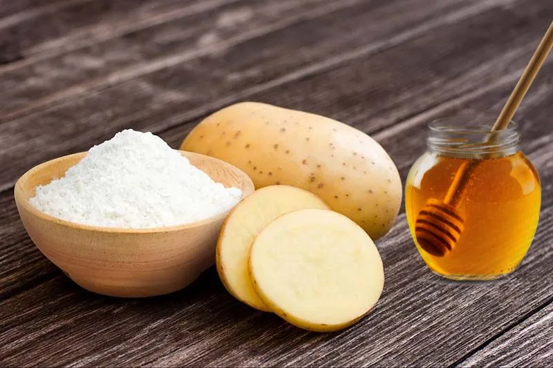 Sự hòa quyện giữa khoai tây, bột gạo và mật ong mang đến làn da sáng mịn, rạng ngời