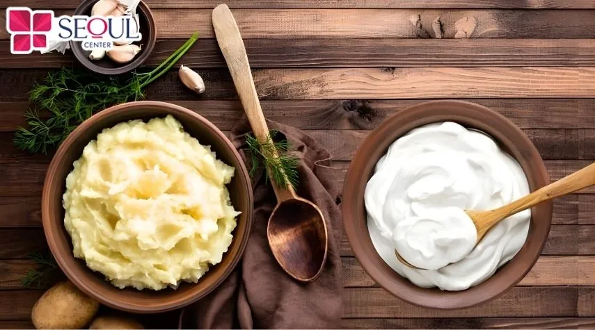 Nghiền nhuyễn khoai tây và trộn đều cùng sữa chua không đường