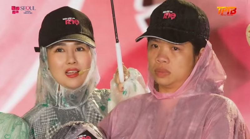 Ca sĩ Võ Hạ Trâm an ủi, động viên gia đình chị Hằng