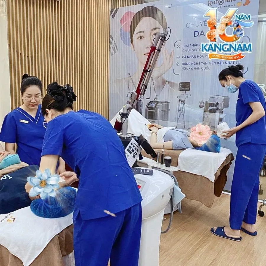 Mọi quy trình thực hiện, điều trị chuyên sâu tại Viện thẩm mỹ KangNam đều sử dụng dụng cụ chuyên dụng, nhằm đảm bảo an toàn cho khách hàng