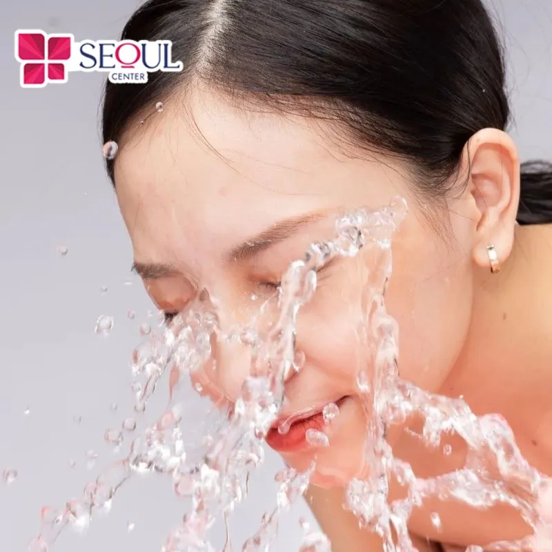 Khi hỏi xăm chân mày có kiêng ăn gì không thì bạn cần tránh để nước dính vào lông mày, dễ làm lớp vảy nhanh bong