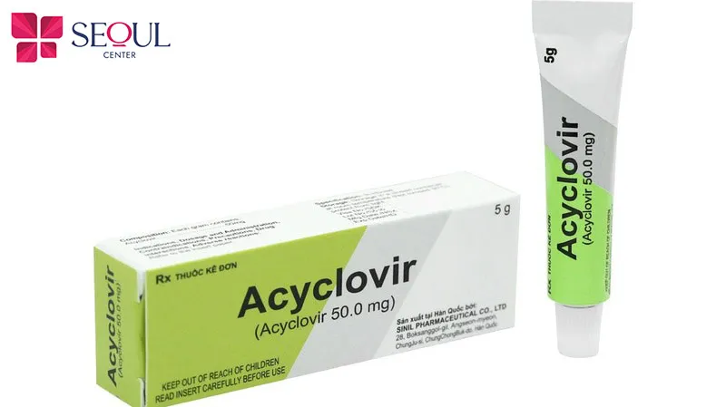 Thuốc kháng virus Acyclovir có tác dụng ức chế sự phát triển của vi khuẩn, hỗ trợ tiêu diệt khuẩn gây ra mụn nước
