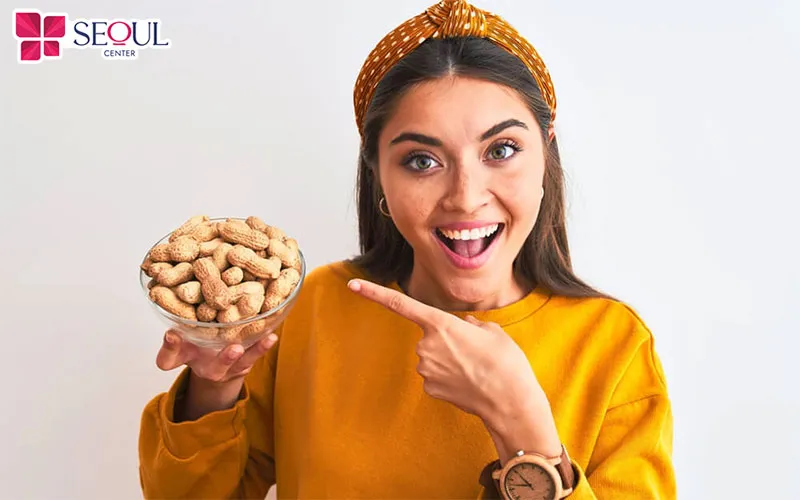 Môi sau xăm có thể ăn lạc luộc, tránh ăn các món lạc có tẩm gia vị