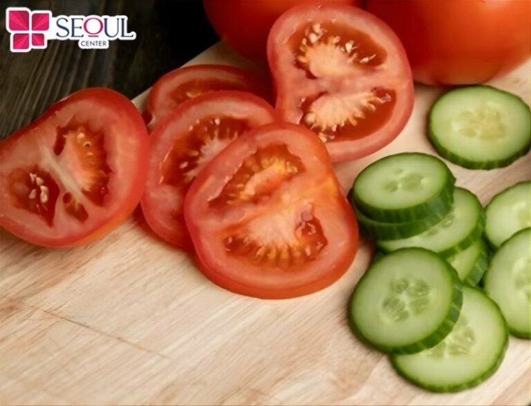 Mỗi tuần có thể tắm trắng bằng cà chua và dưa leo 2 lần để nhận thấy làn da dần sáng hồng theo thời gian.