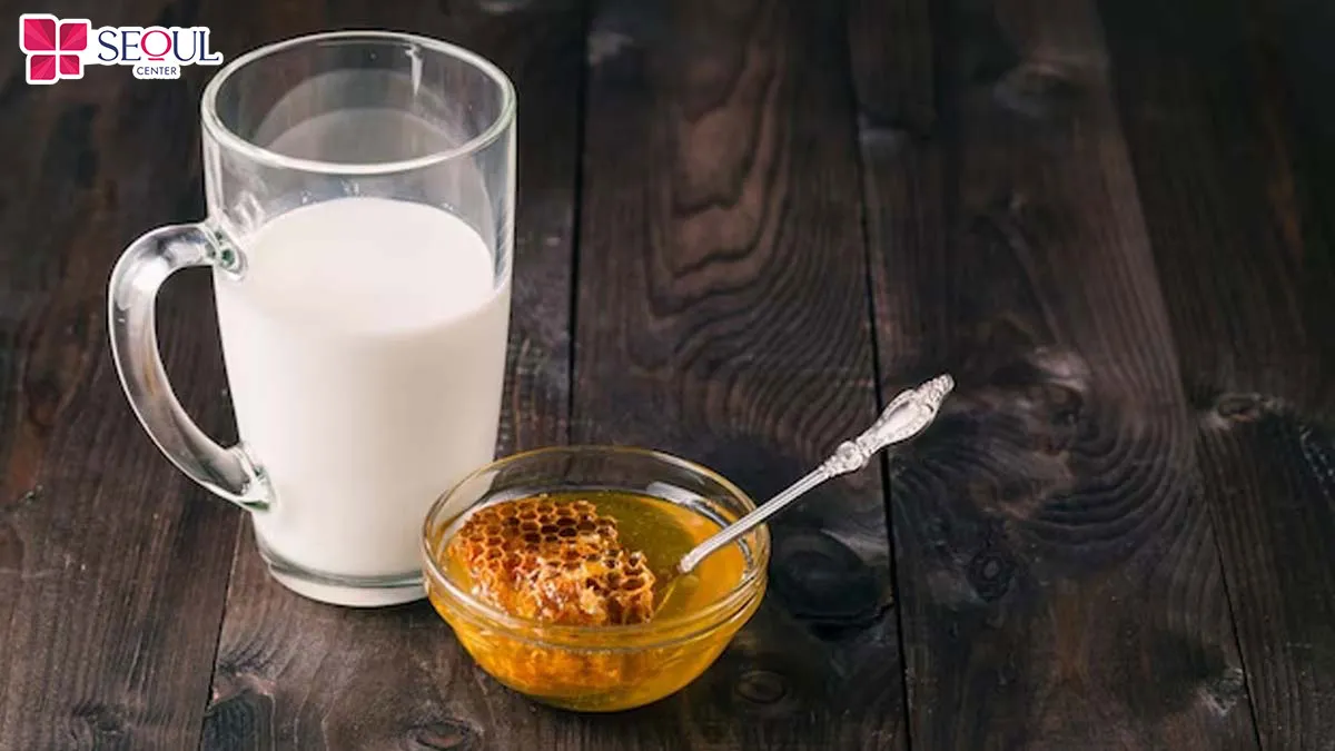 Nên bảo vệ da trước khi ra ngoài bằng cách bôi kem chống nắng