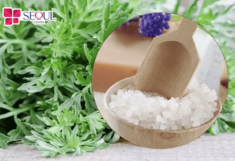 Ngải cứu và muối kết hợp sẽ tạo thành hỗn hợp loại bỏ da chết, làm mềm lông, rụng lông tốt