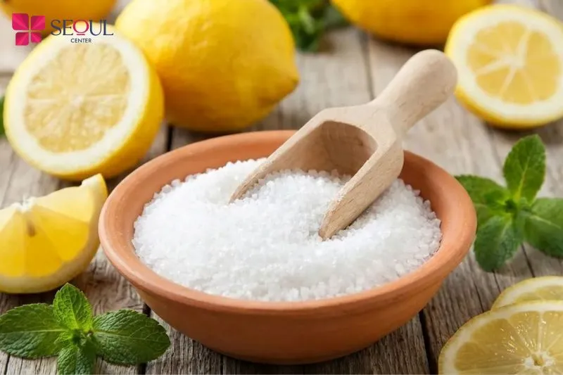 Chanh và muối khi kết hợp sẽ vừa giúp giảm lông mọc vừa giúp sáng da