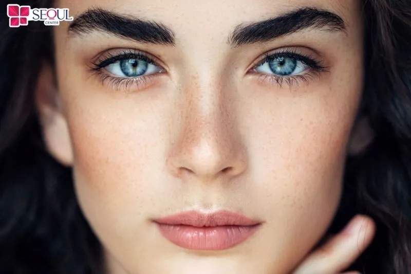 Kiểu mày rậm thường có mật độ dày, đậm màu cùng bản mày to hơn so với bình thường