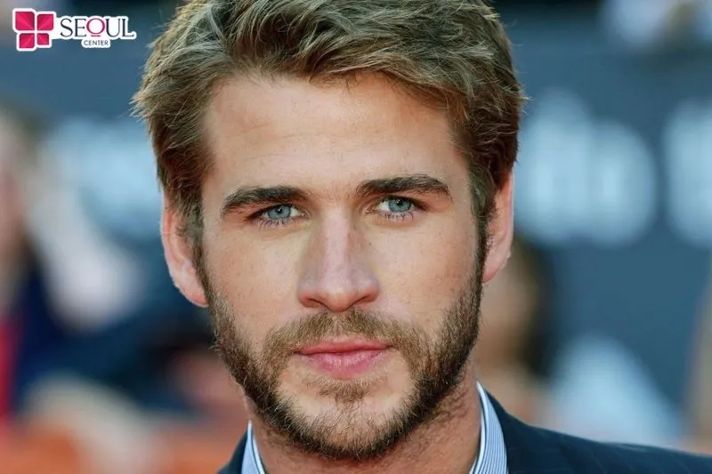 Con trai lông mày rậm thì sao? Khi kết hợp cùng đôi mắt sâu được xem là người khá mưu mô, suy tính nhiều