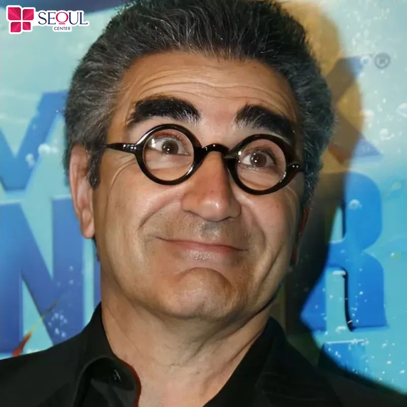 Đàn ông dáng lông mày rậm khi vào tuổi trung niên thường đã đạt được công danh cùng sự nghiệp