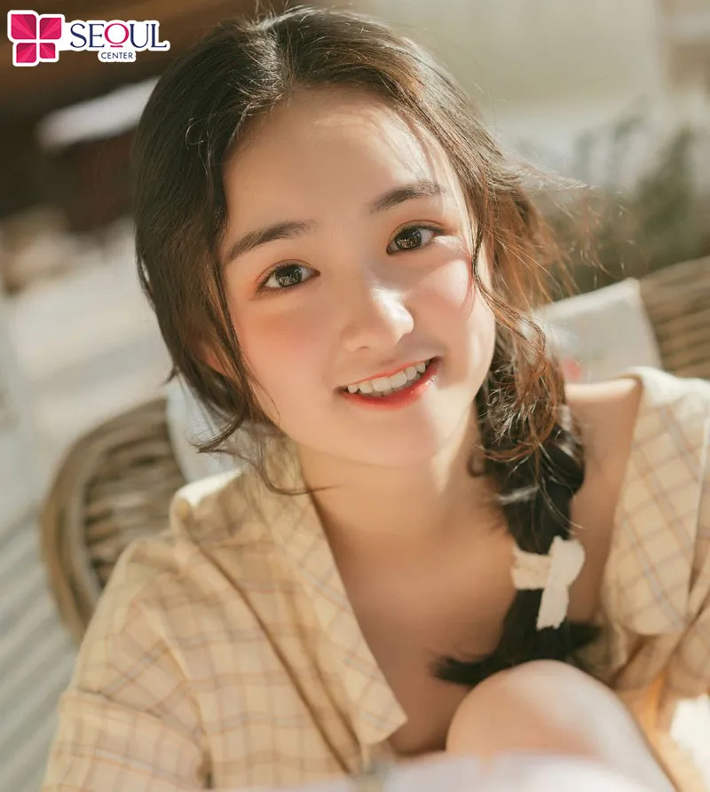 Chọn dáng mày phù hợp cho mặt tròn sẽ giúp tôn lên đường nét gương mặt, làm mặt thon dài hơn