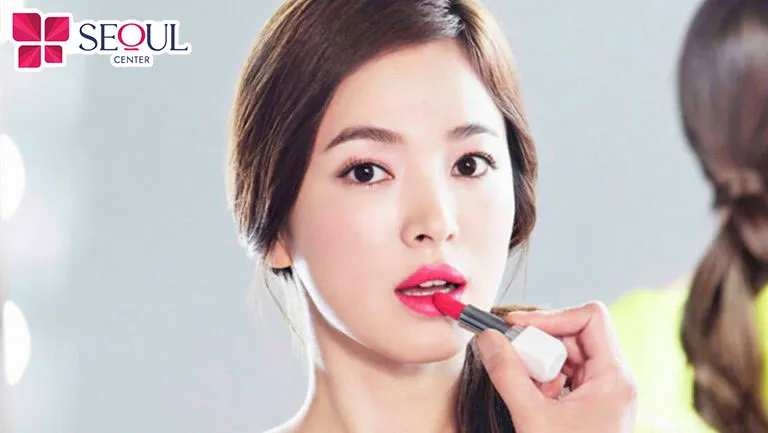 Lông mày cánh cung được đánh giá là dáng chân mày đẹp phù hợp nhất cho khuôn mặt tròn