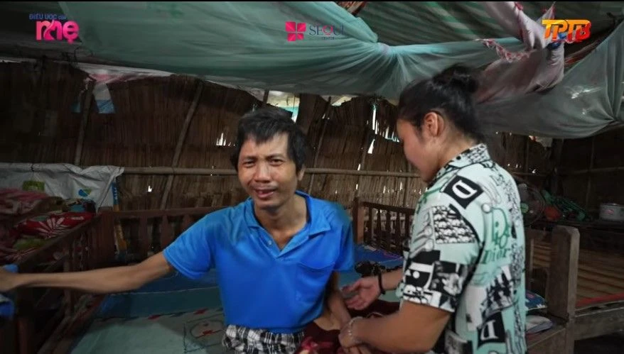 Chồng chị Út bệnh nặng không lao động được, một tay chị chăm sóc chồng không hề kêu than