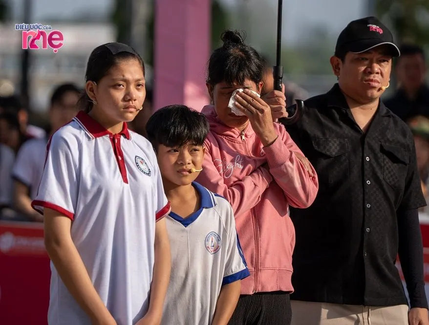 Hai đứa con của chị Thảo là Thi và Đạt là hai đứa trẻ hiểu chuyện, hoàn cảnh gia đình nghèo khó nhưng hai em rất chịu khó, học giỏi