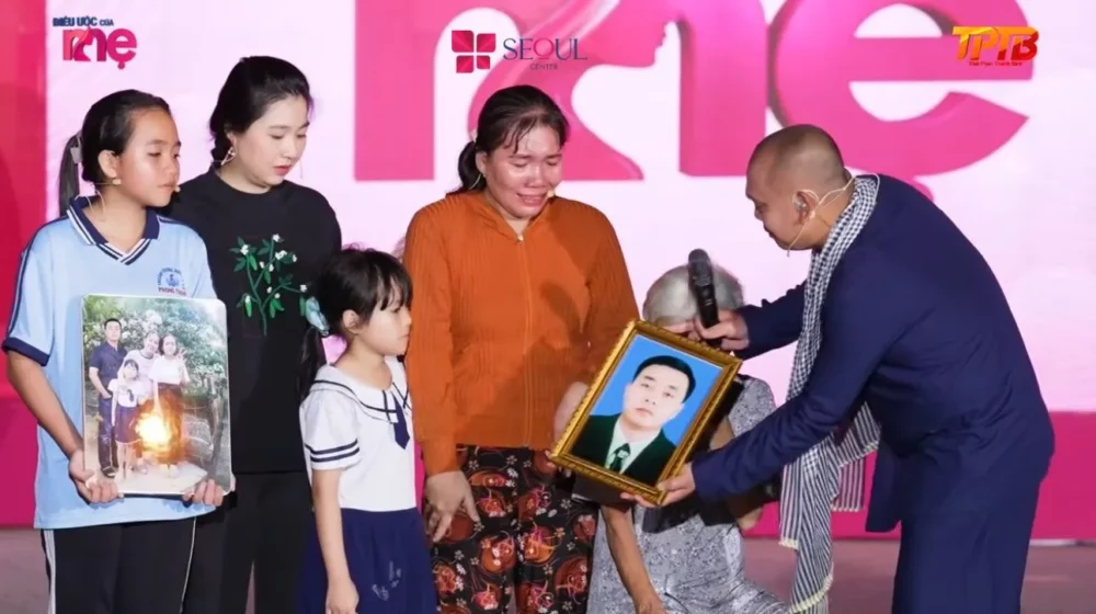 Chương trình Điều Ước Của Mẹ bí mật phục dựng hình ảnh gia đình chị Truyền Em, bức ảnh có chồng chị, thực hiện ước mơ của gia đình chị