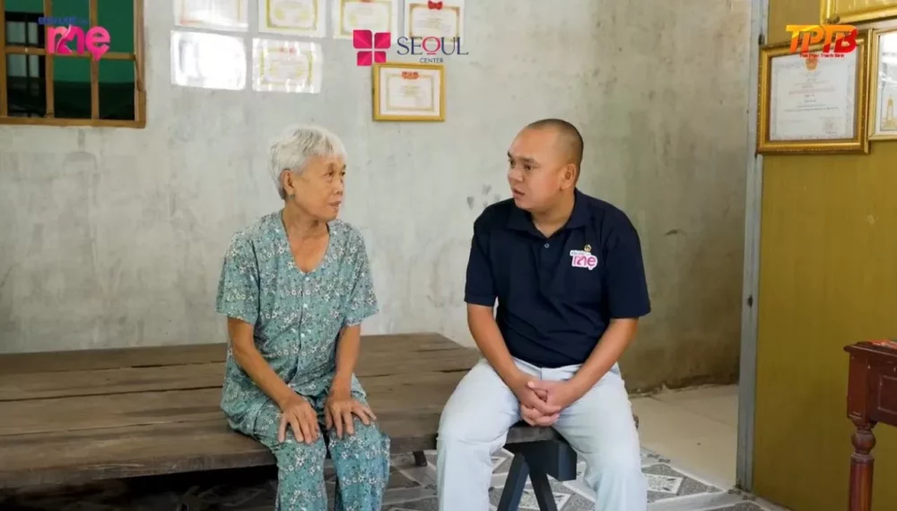 Sau khi bị gia đình chồng hắt hủi, gia đình chị Truyền Em phải sống nương tựa nhà mẹ già - Bà Ngô Thị Ánh