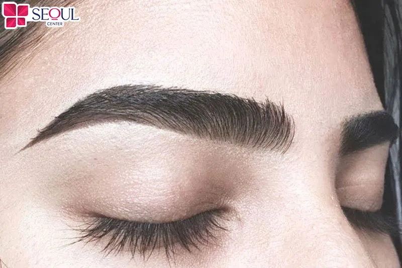 Đây là một trong những dáng lông mày cho mặt trái xoan nhờ có độ cong rõ ràng, giúp mở rộng vùng trán