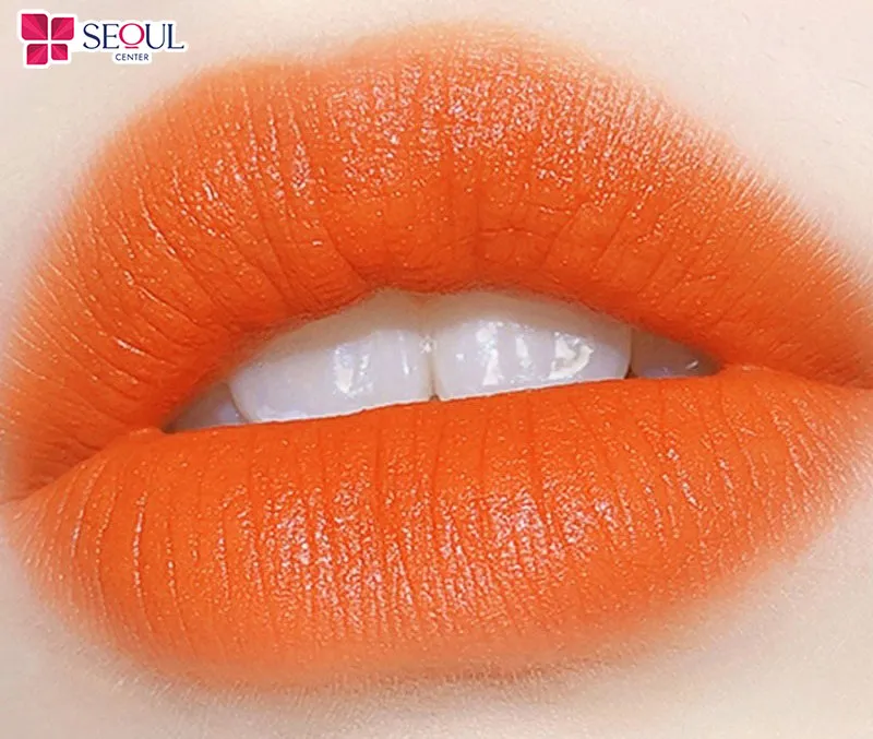 Phun môi màu đỏ cam tôn lên nét tươi trẻ và năng động Phun môi màu đỏ cam tôn lên nét tươi trẻ và năng động