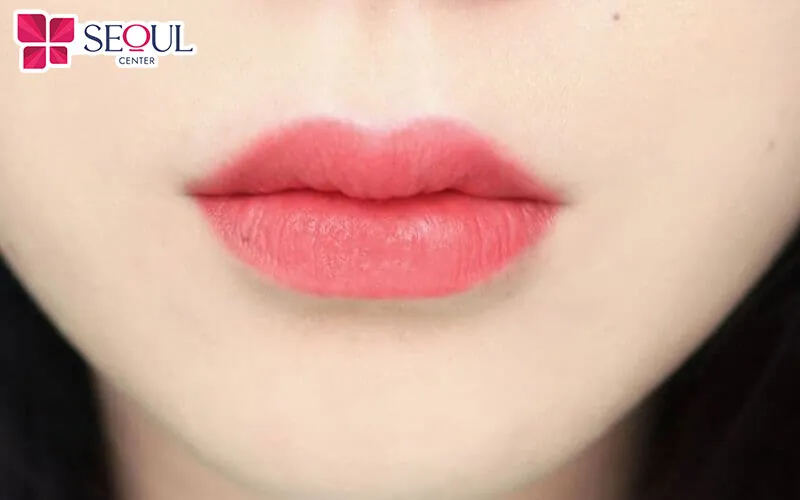 Khách hàng khá hài lòng sau phun môi màu hồng san hô