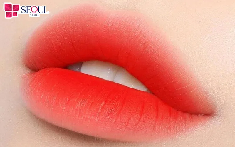 Tông màu đỏ cam là lựa chọn hoàn hảo của tuổi 40