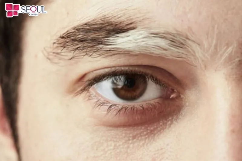 Nếu có một sợi lông mày dài bất thường màu trắng hay màu đen đều mang đến ý nghĩa khác nhau