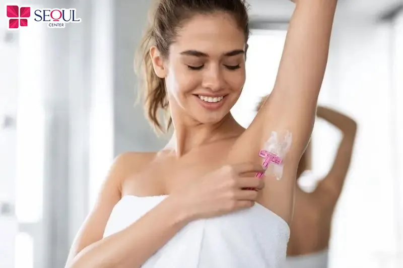Cạo lông nách đúng cách sẽ giúp loại bỏ lông sạch sẽ, an toàn, không xước