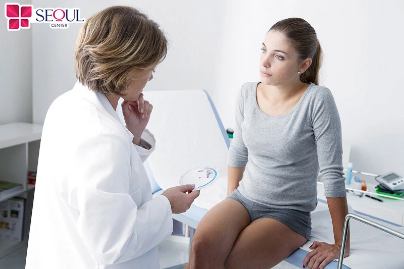 Khi lông vùng kín mọc ngược bị viêm nhiễm, sưng đỏ, có mủ bạn nên đến cơ sở y tế để được bác sĩ khám, khắc phục kịp thời