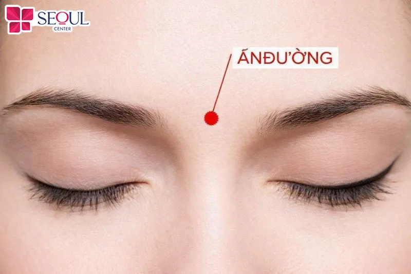 Lông mày cách xa nhau nữ hay nam sẽ có khoảng cách nhiều hơn so với bề ngang hai ngón trỏ