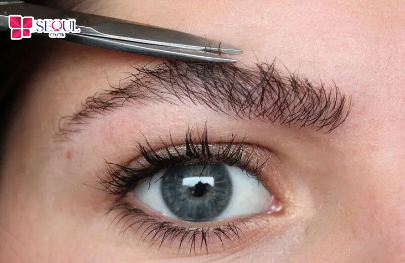 Nếu dáng mày mọc hỗn loạn, xoắn ốc thường là người thích kiểm soát, dễ chán nản và có tư duy không ổn định