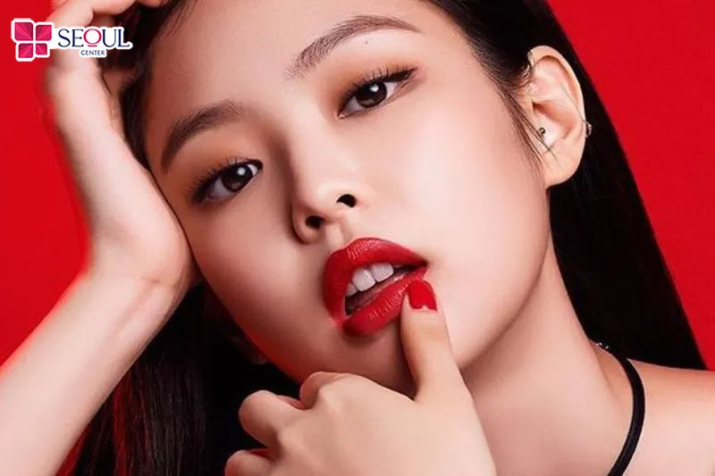 Những người có làn da trắng sáng nên chọn màu môi đỏ ruby