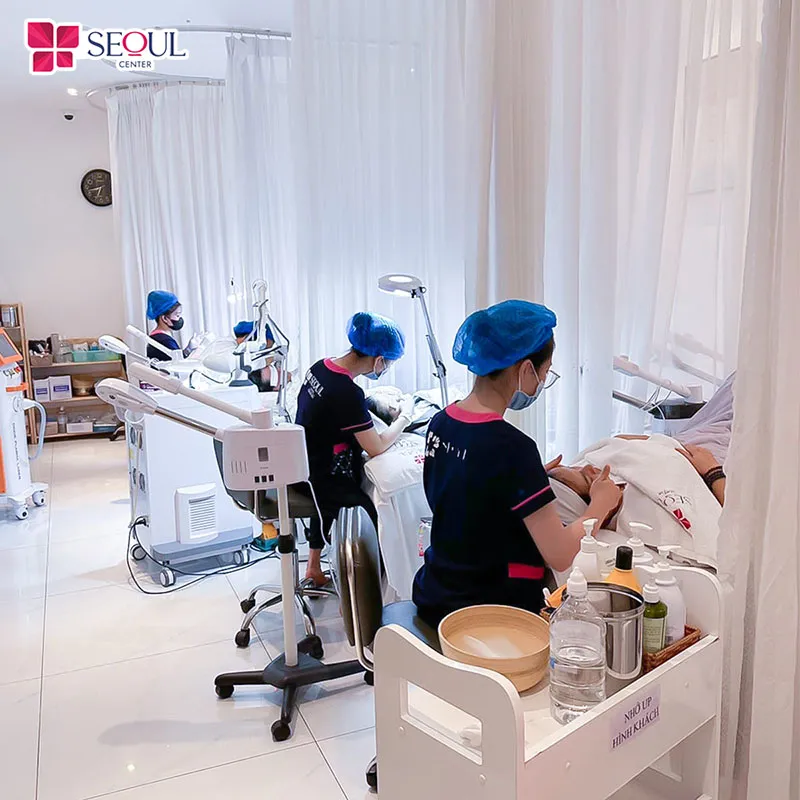 Đội ngũ bác sĩ, chuyên viên tại Seoul Center sẽ mang đến cho khách hàng trải nghiệm dịch vụ tốt nhất
