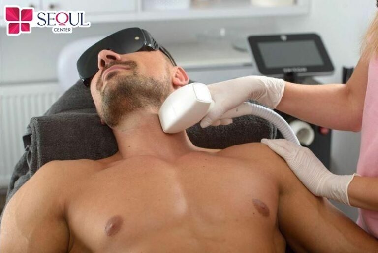 Khách hàng nam triệt lông nhẹ nhàng bằng công nghệ triệt hiện đại tại seoul center