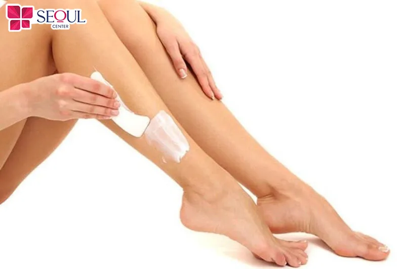 Kem tẩy lông chân khá nhanh chóng, không đau, nhưng không loại bỏ được gốc lông khiến lông mọc lại nhanh