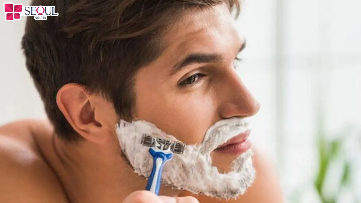 Cạo râu giúp loại bỏ râu nhanh chóng nhưng sơ suất có thể làm xước da, tổn thương da