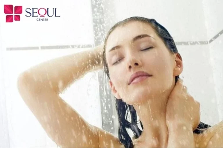 Vệ sinh da nhẹ nhàng để tránh làm da tổn thương, gây ảnh hưởng hiệu quả tắm trắng