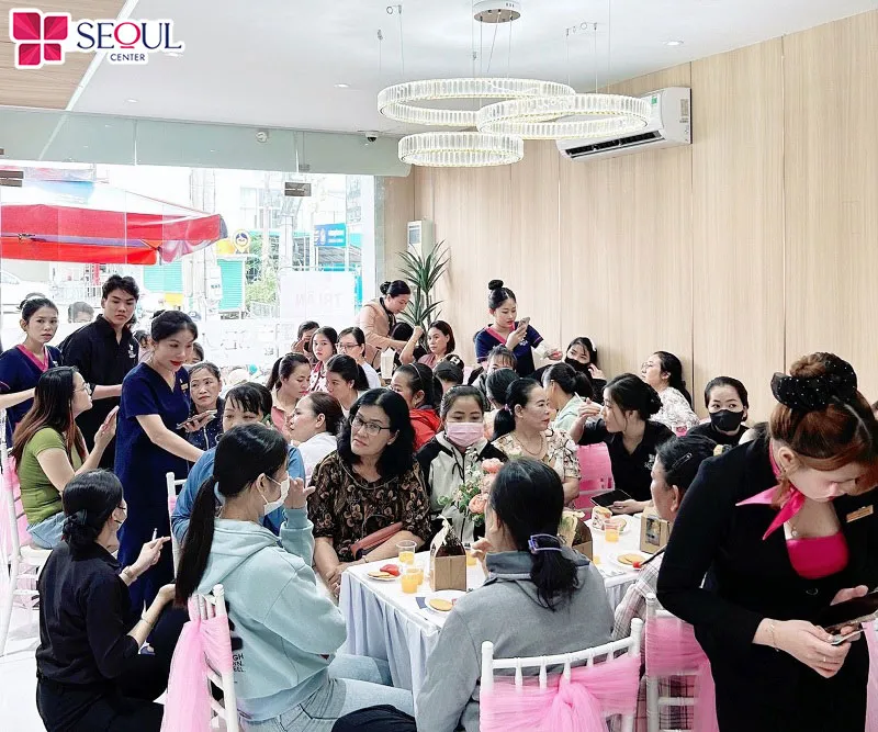 Mỗi ngày Seoul Center đều đón tiếp rất nhiều khách hàng tin tưởng đến sử dụng dịch vụ