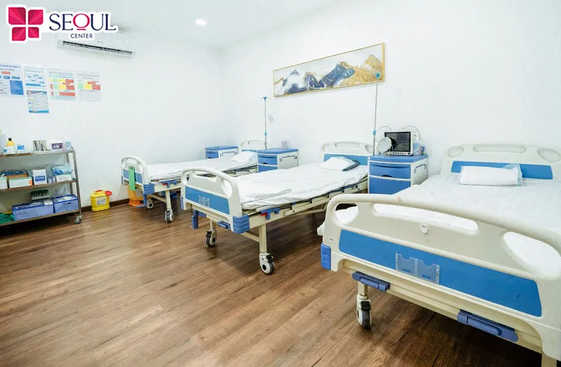 Phòng hậu phẫu tại Seoul Center hiện đại, sang trọng, khách hàng có thể an tâm nằm theo dõi sau phẫu thuật