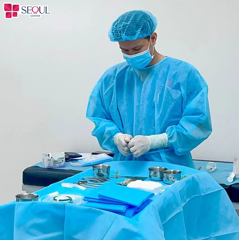 Trước khi tiến hành cắt mí, mọi dụng cụ luôn được làm sạch, vô trùng 100%