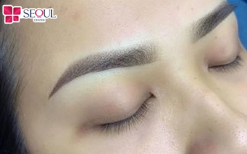 Chân mày sau khi phun Shading có hiệu ứng chuyển màu giúp dáng mày tự nhiên, hài hòa cuốn hút hơn