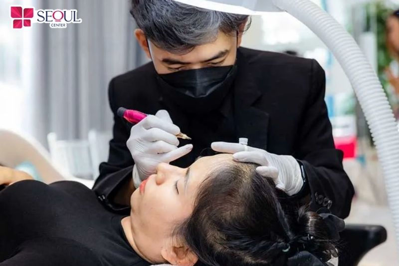 Kỹ thuật viên điêu khắc chân mày có tay nghề kém, thiếu kinh nghiệm cũng có thể gây ra tình trạng đứt sợi, mất sợi