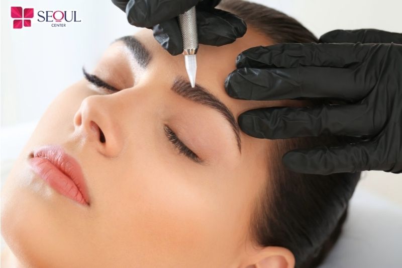 Có thể xử lý dáng mày bị đứt, mất sợi sau điêu khắc bằng cách dặm lại