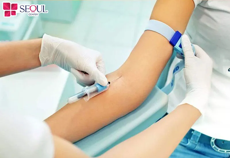 Xét nghiệm máu trước khi tháo rút sụn mũi để đảm bảo an toàn