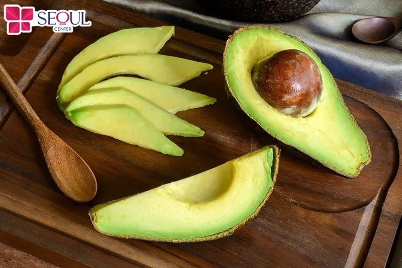 Bơ là một trong những loại quả giúp dưỡng trắng da khá tốt